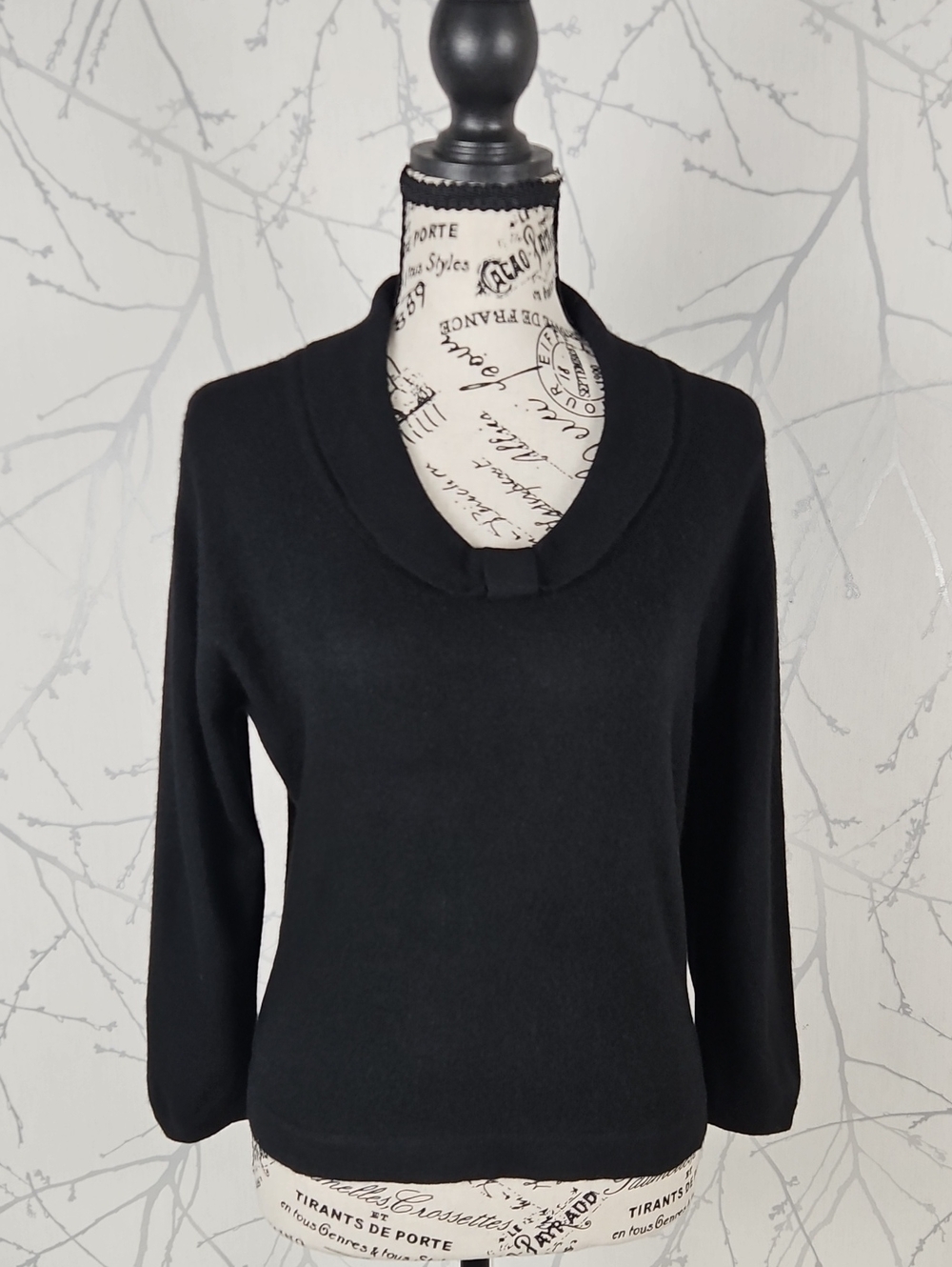 Pringle of Scotland VTG Black 100% Cashmere Collar U-Neck Sweater